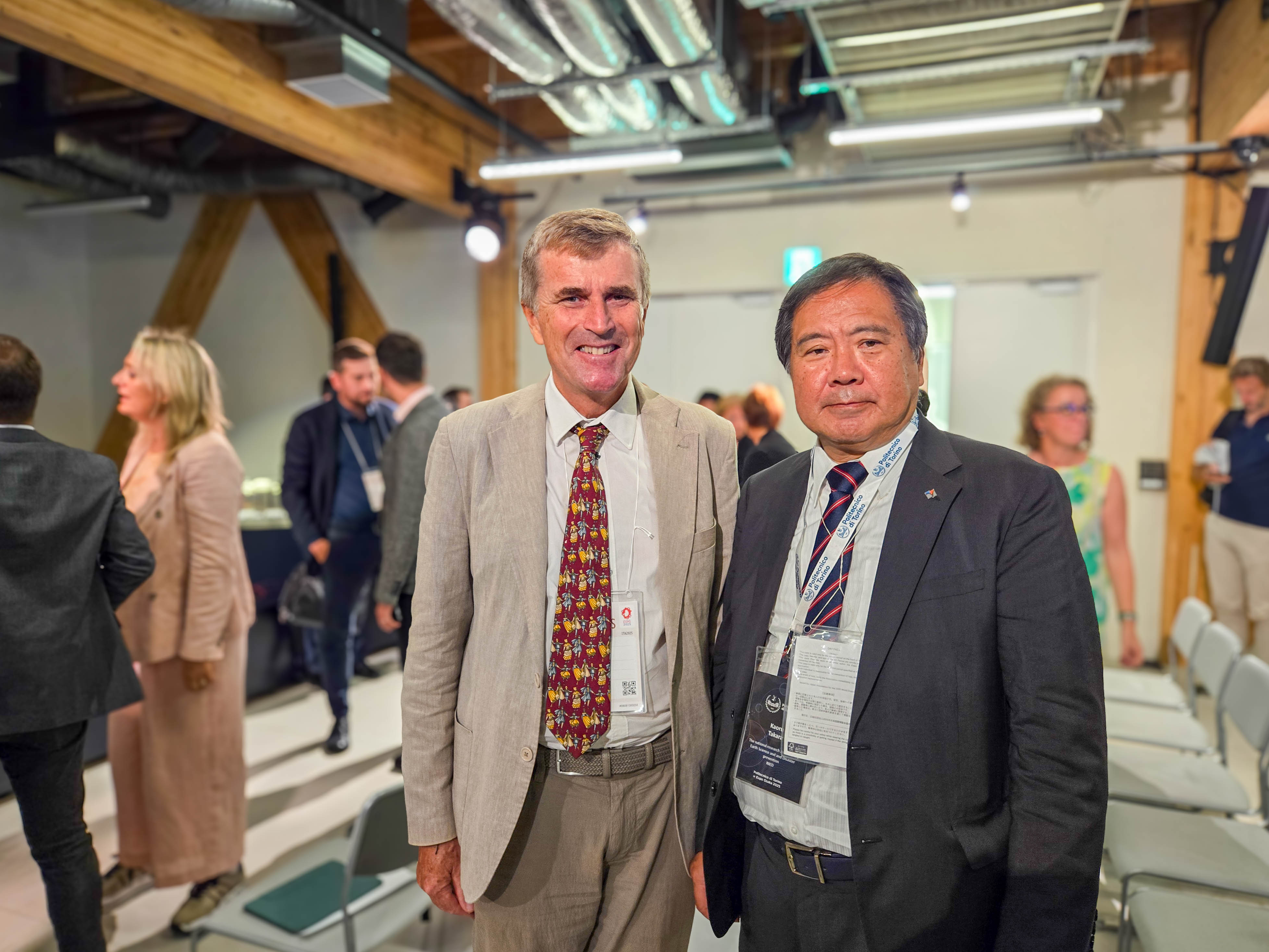 President Professor Kaoru Takara of NIED and Professor Giuseppe Quaglia, Director of the PoliTo Japan Hub.
(Left:Professor Giuseppe Quaglia Right: Professor Kaoru Takara)