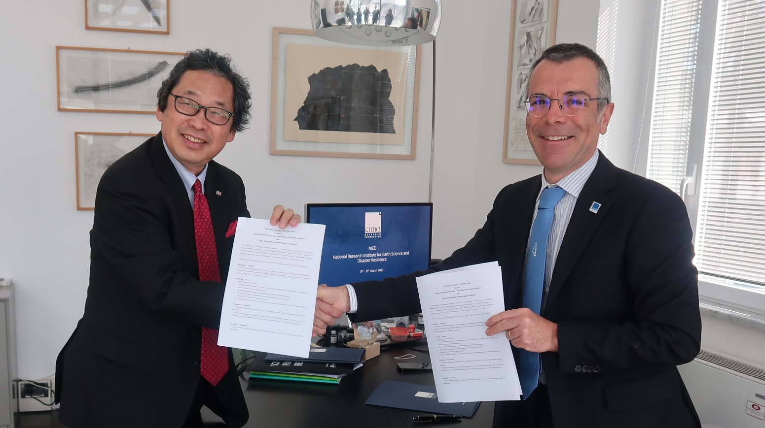 入力してください