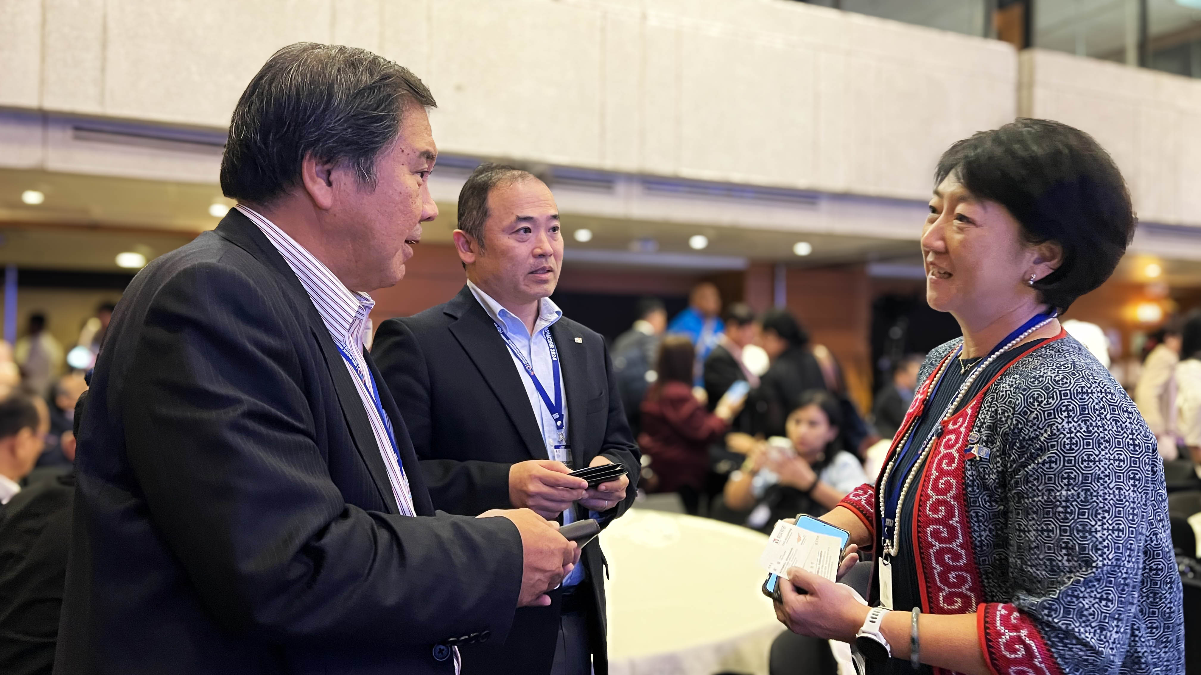 Exchanging greetings with Dr. Maki Hayashikawa, Director of the UNESCO Office in Jakarta, Indonesia