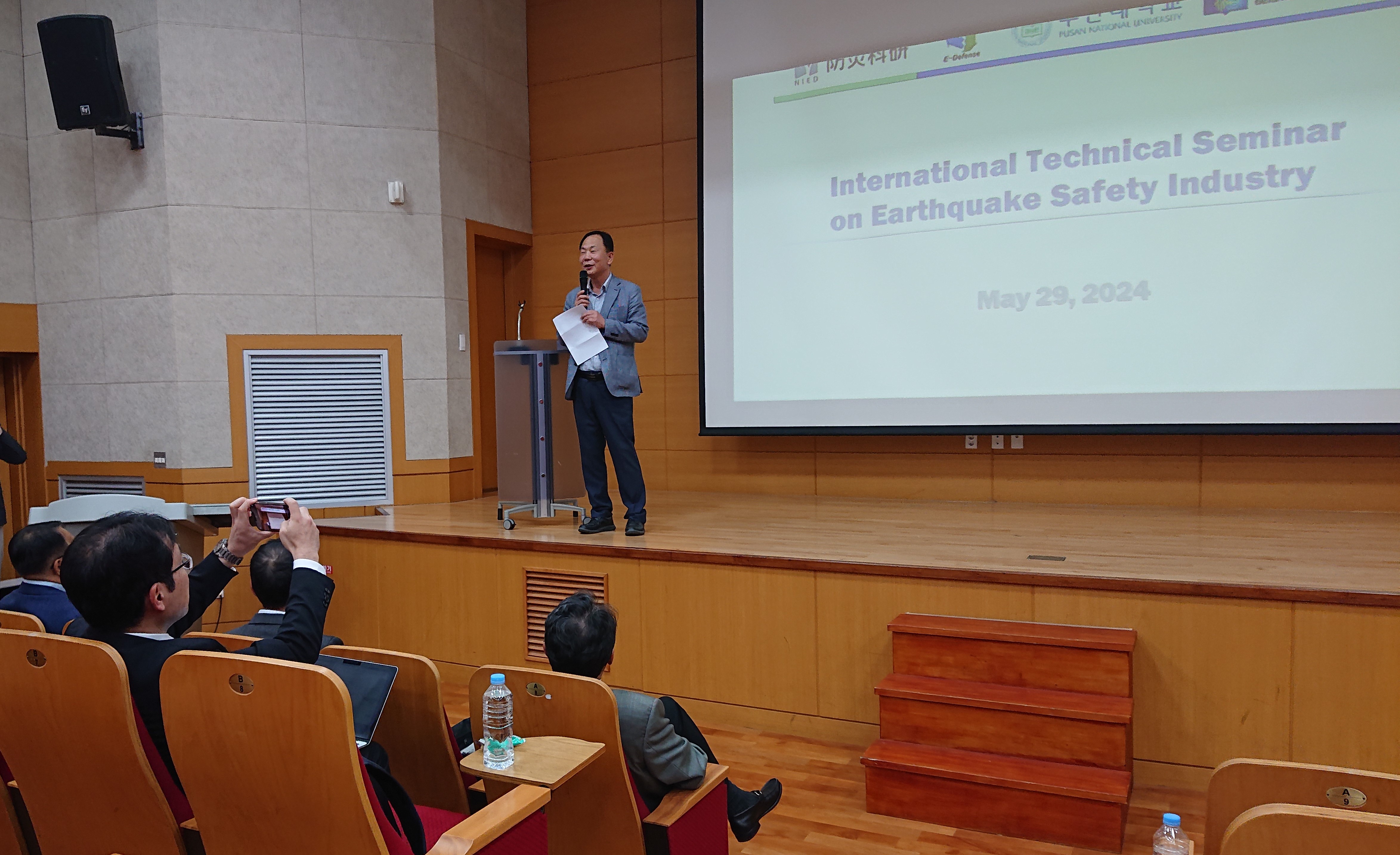 International Technical Seminar on Earthquake Safety Industry, where 4 researchers from SESTEC and Earthquake Disaster Mitigation Research Division had presentations, attracted nearly 100 researchers and students