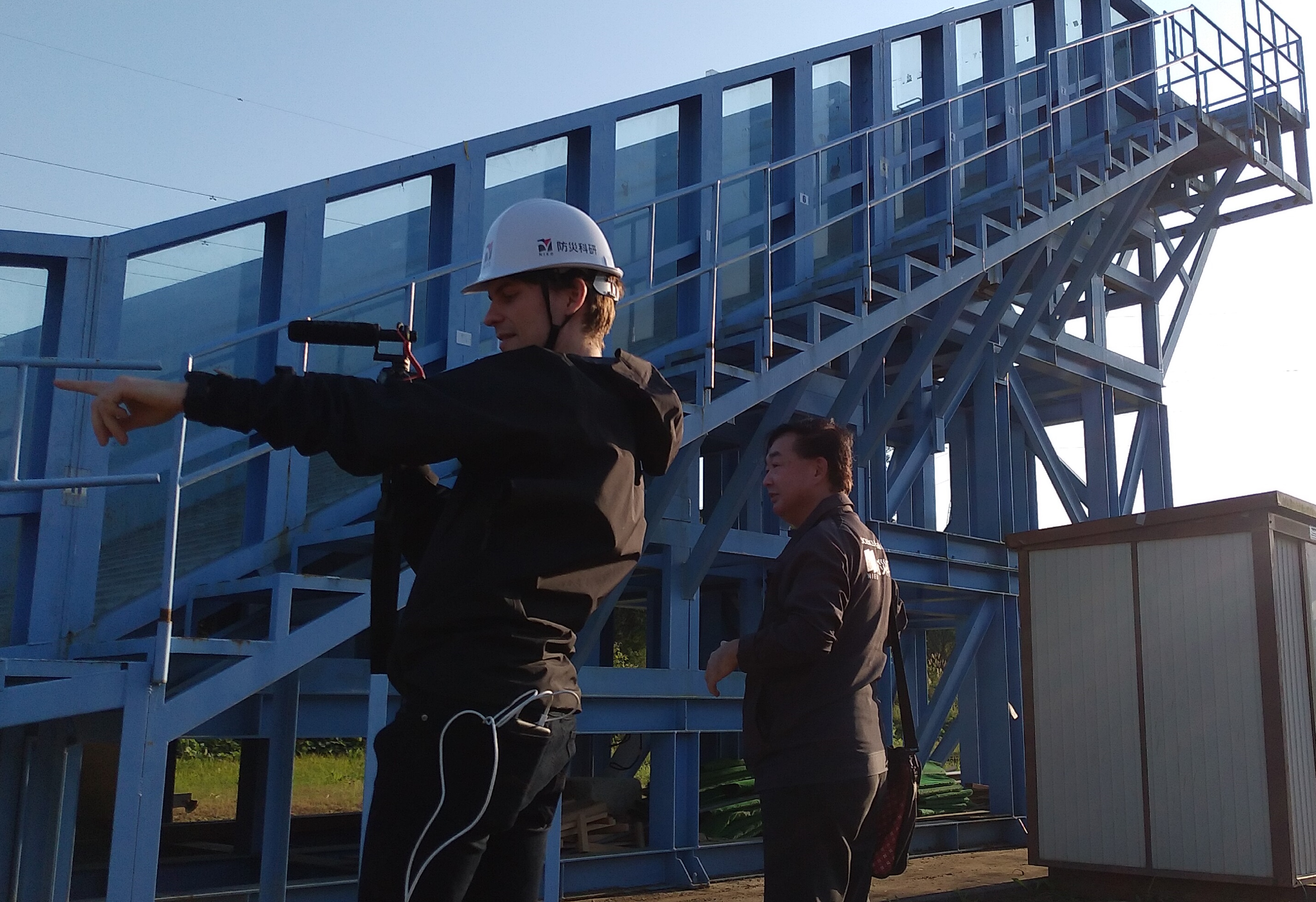 入力してください