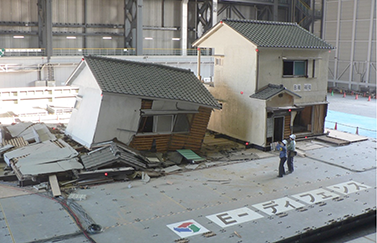 Visual image of shaking table test conducted at E-Defense