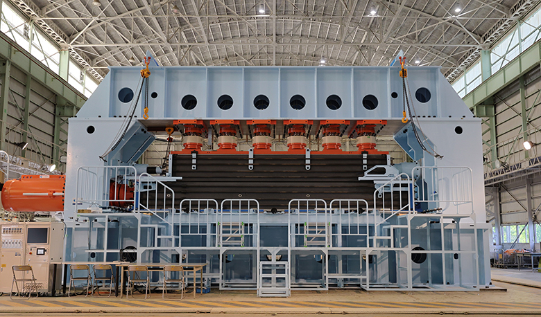 第三世代大型岩石摩擦試験機の画像