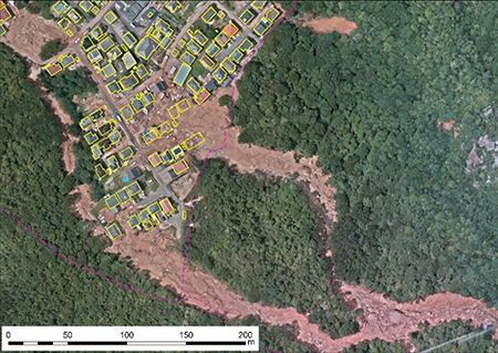 作成した地図の例１：土石流の被害状況と建物データを重ね合わせることにより、被災した家屋の位置、数などを速やかに判断することができます。